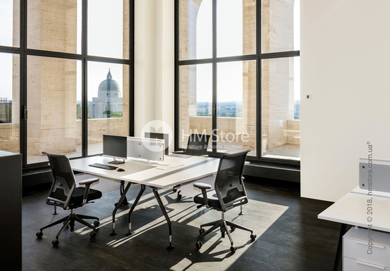 Кресло Vitra ID Mesh Soft Grey, Plano Poppy Red Кресло Vitra ID Mesh Soft Grey, Plano Poppy Red