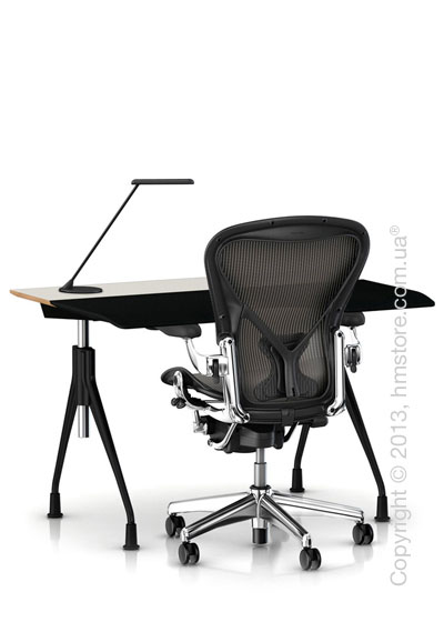 Комплект – стол Herman Miller Envelop Desk, кресло Aeron Chair, светильник Flute