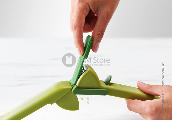 Пресс для чеснока с очищающей пластиной Joseph Joseph Clean Force, Green Пресс для чеснока с очищающей пластиной Joseph Joseph Clean Force, Green