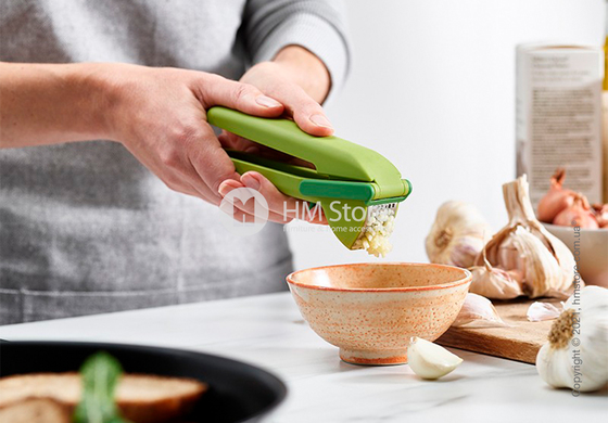 Пресс для чеснока с очищающей пластиной Joseph Joseph Clean Force, Green Пресс для чеснока с очищающей пластиной Joseph Joseph Clean Force, Green