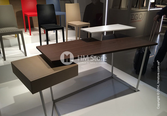 Стол Calligaris Layers, Metal matt optic white, Veneer smoke and Lacquered matt nougat