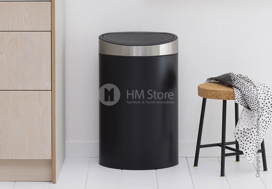 Ведро для мусора Brabantia Touch Bin New 40 л, Matt Black with Brilliant Steel Lid