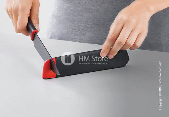 Нож  в чехле со встроенной точилкой Joseph Joseph Chef’s Knife Slice & Sharpen 5