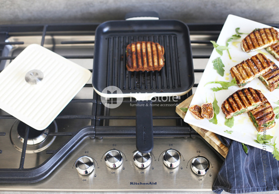 Сковорода чугунная с прессом KitchenAid Grill and Panini 25x25 см, Almond Cream