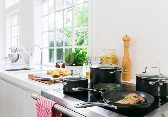 Кастрюля с крышкой KitchenAid Stockpot серия Hard Anodized 24 см, Black