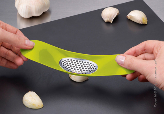 Пресс для чеснока Joseph Joseph Rocker, Черный