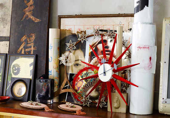 Часы настенные Vitra Sunburst Clock, Red