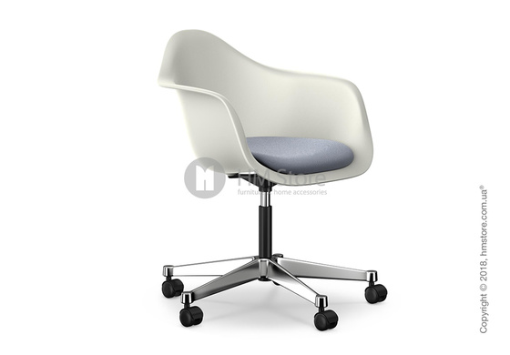 Кресло Vitra Eames Plastic Armchair PACC with seat upholstery, White shell, Dark Blue Ivory
