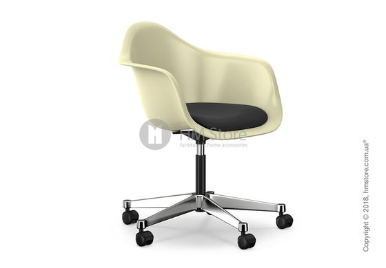 Кресло Vitra Eames Plastic Armchair PACC with seat upholstery, Cream shell, Nero