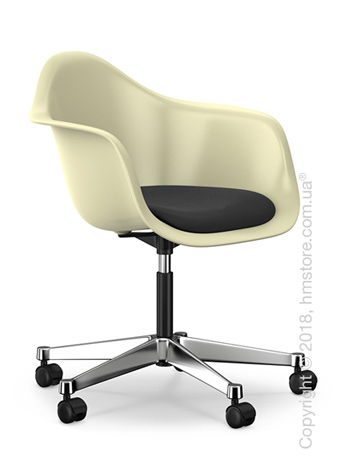 Кресло Vitra Eames Plastic Armchair PACC with seat upholstery, Cream shell, Nero