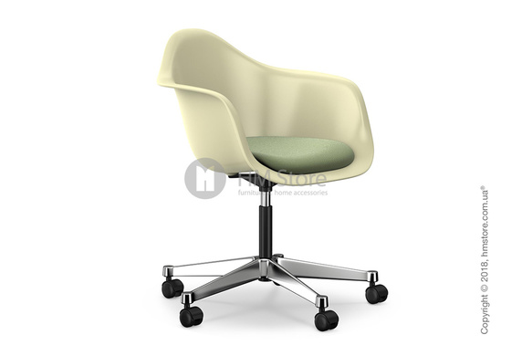 Кресло Vitra Eames Plastic Armchair PACC with seat upholstery, Cream shell, Ivory Forest Кресло Vitra Eames Plastic Armchair PACC with seat upholstery, Cream shell, Ivory Forest