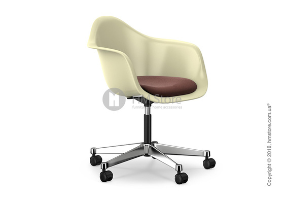 Кресло Vitra Eames Plastic Armchair PACC with seat upholstery, Cream shell, Marron Moor Brown