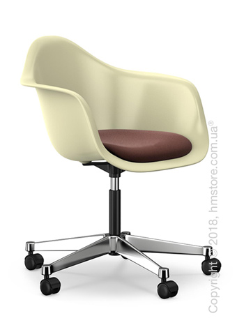 Кресло Vitra Eames Plastic Armchair PACC with seat upholstery, Cream shell, Marron Moor Brown