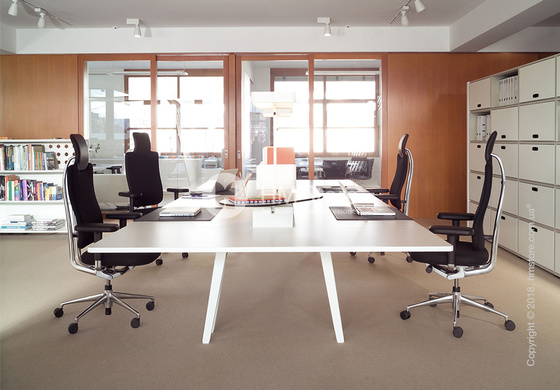 Кресло Vitra Headline Office swivel chair, Skin Blue Кресло Vitra Headline Office swivel chair, Skin Blue