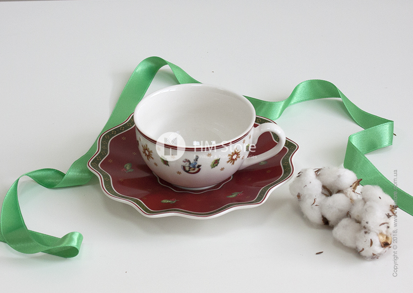 Чашка с блюдцем из рождественской коллекции Toy’s Delight