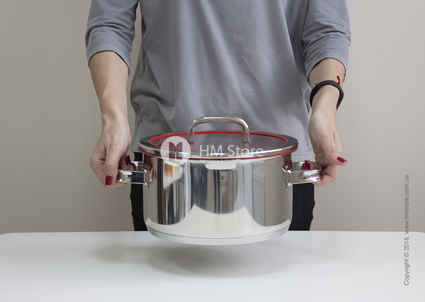 Кастрюля объемом 5,7 л