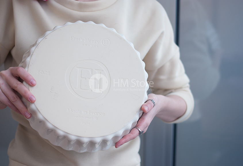 Фирменное клеймо компании «Emile Henry» на форме для выпечки Ovenware Clay 