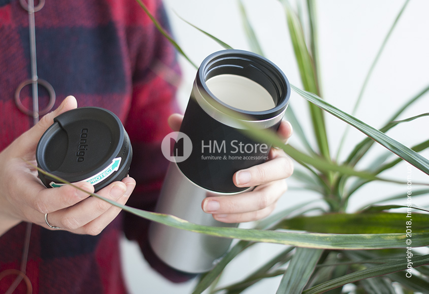 Двойные стенки сохраняют горячей температуру в течение семи часов, а холодной – четырнадцати