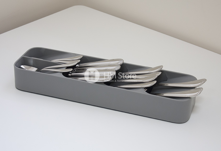 Все приборы в нем хранятся под углом, глобально увеличивая свободное пространство вашей кухни.