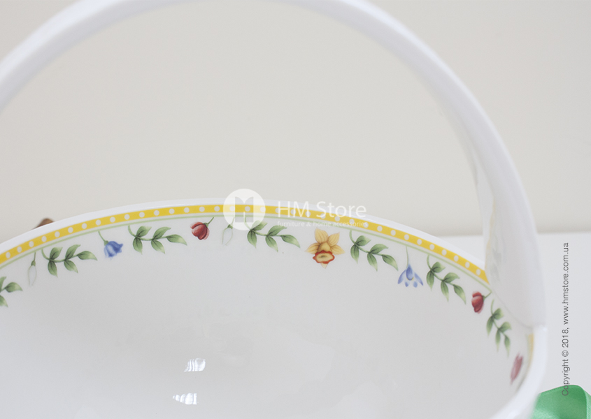 Цветочный орнамент с внутренней стороны по верхнему краю 